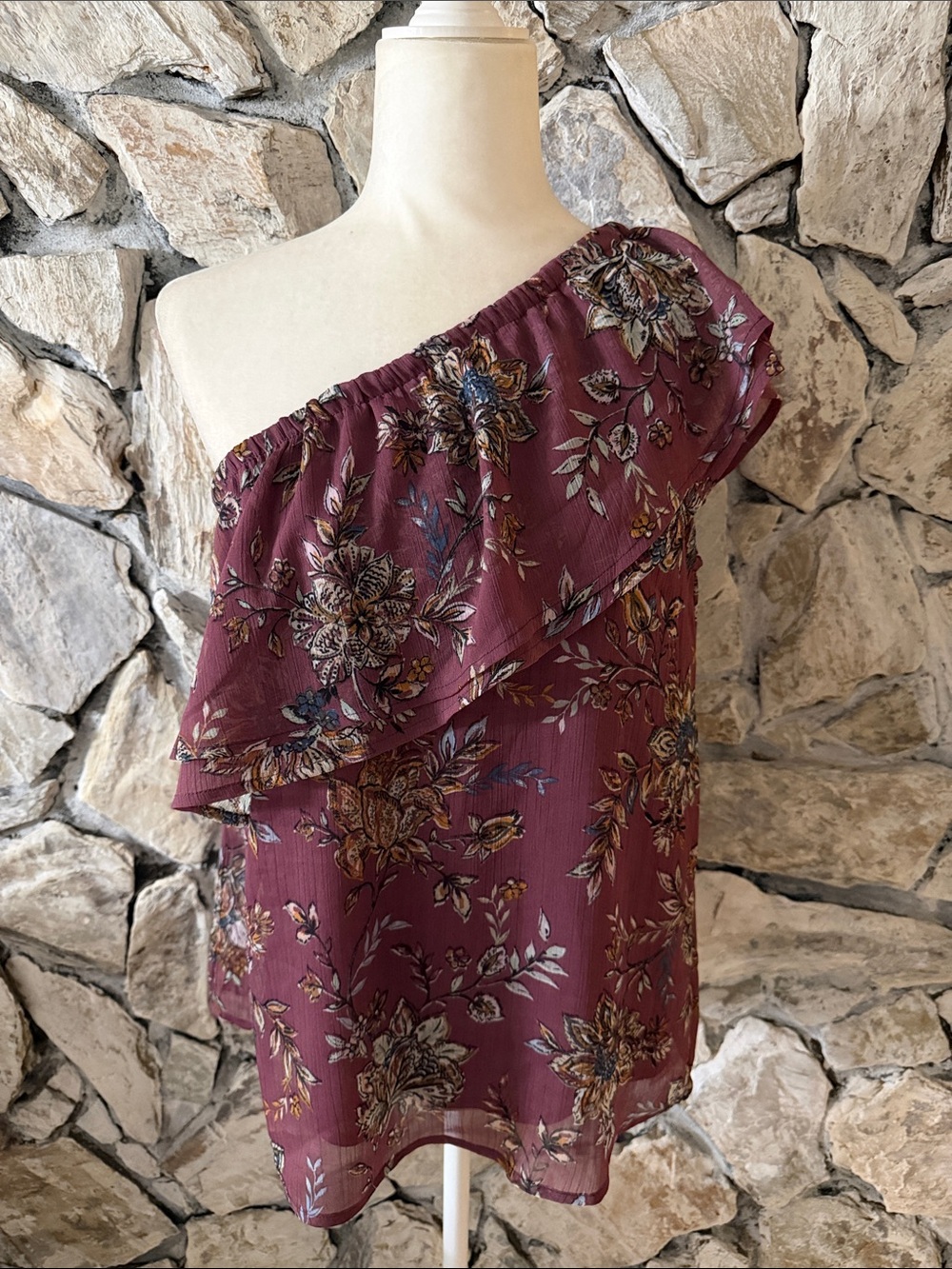 Eclair One-Shoulder Ruffle Floral Top in Plum Size M New with Tags.